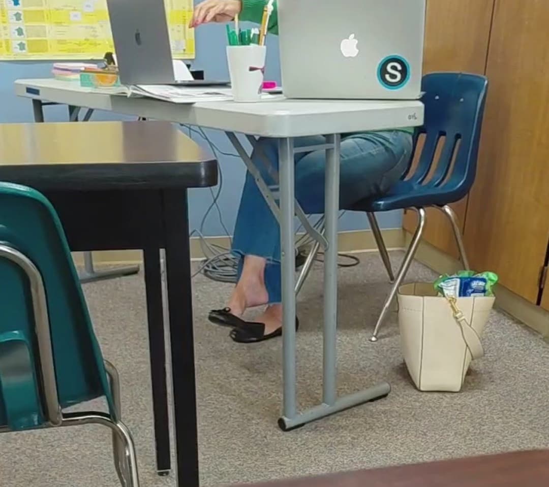 milf teacher sexy soles dangling