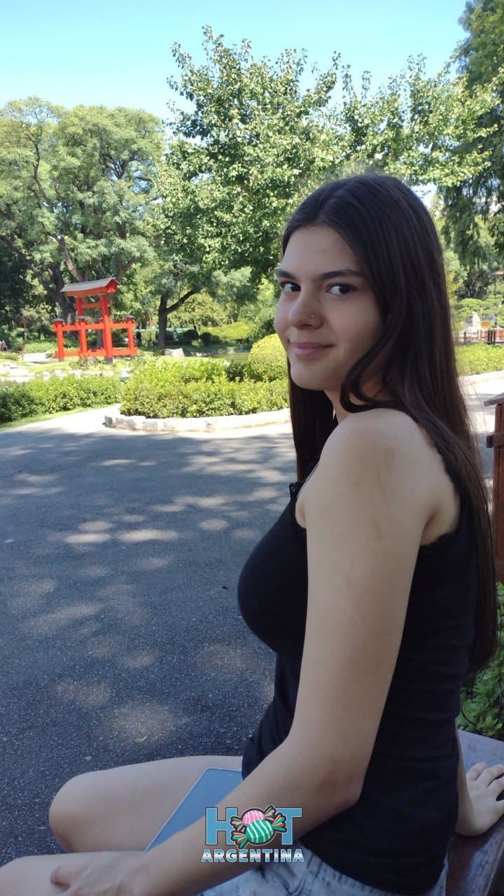 Pendeja Argenta con Buenas Tetas ???