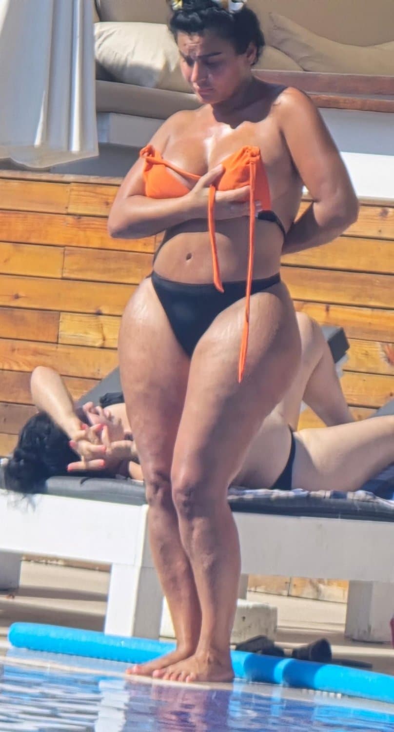 Pool side fat ass slut creepshots