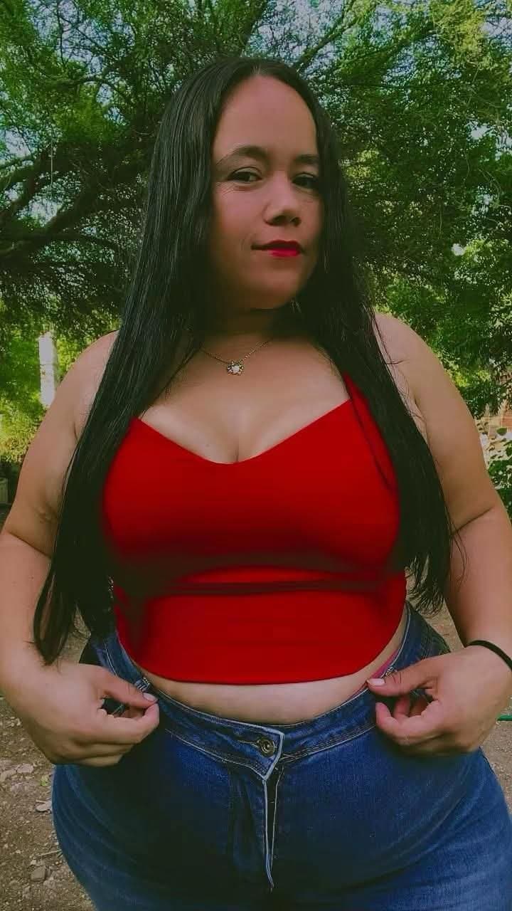 PEAR SHAPE THICK CURVY LATINA SSBBW BIG BOOTY ASS