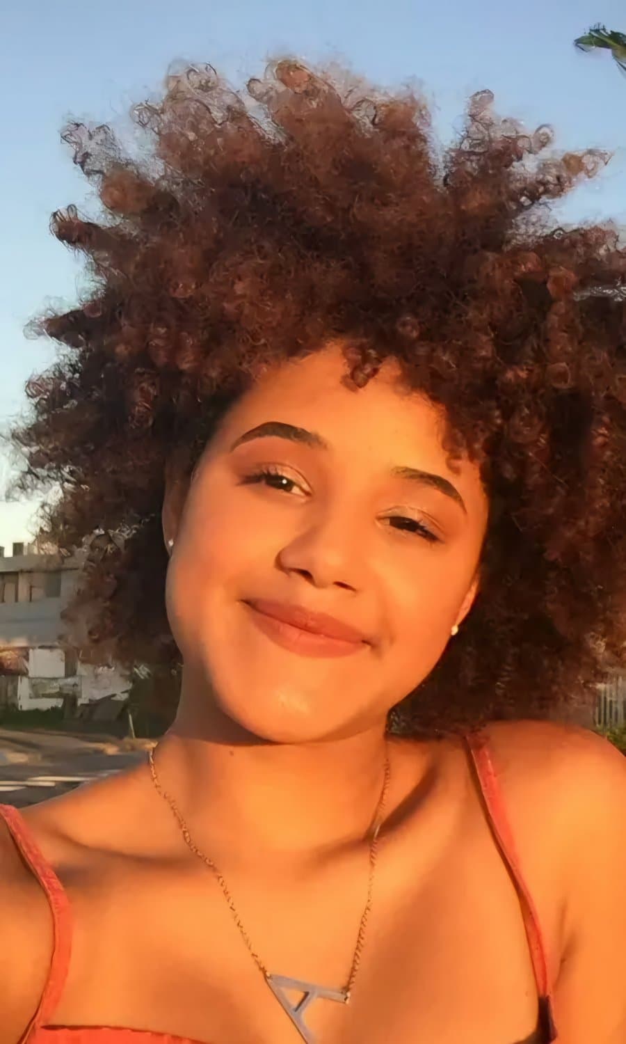 Puerto Rican teen slut Alisha jerks off stranger