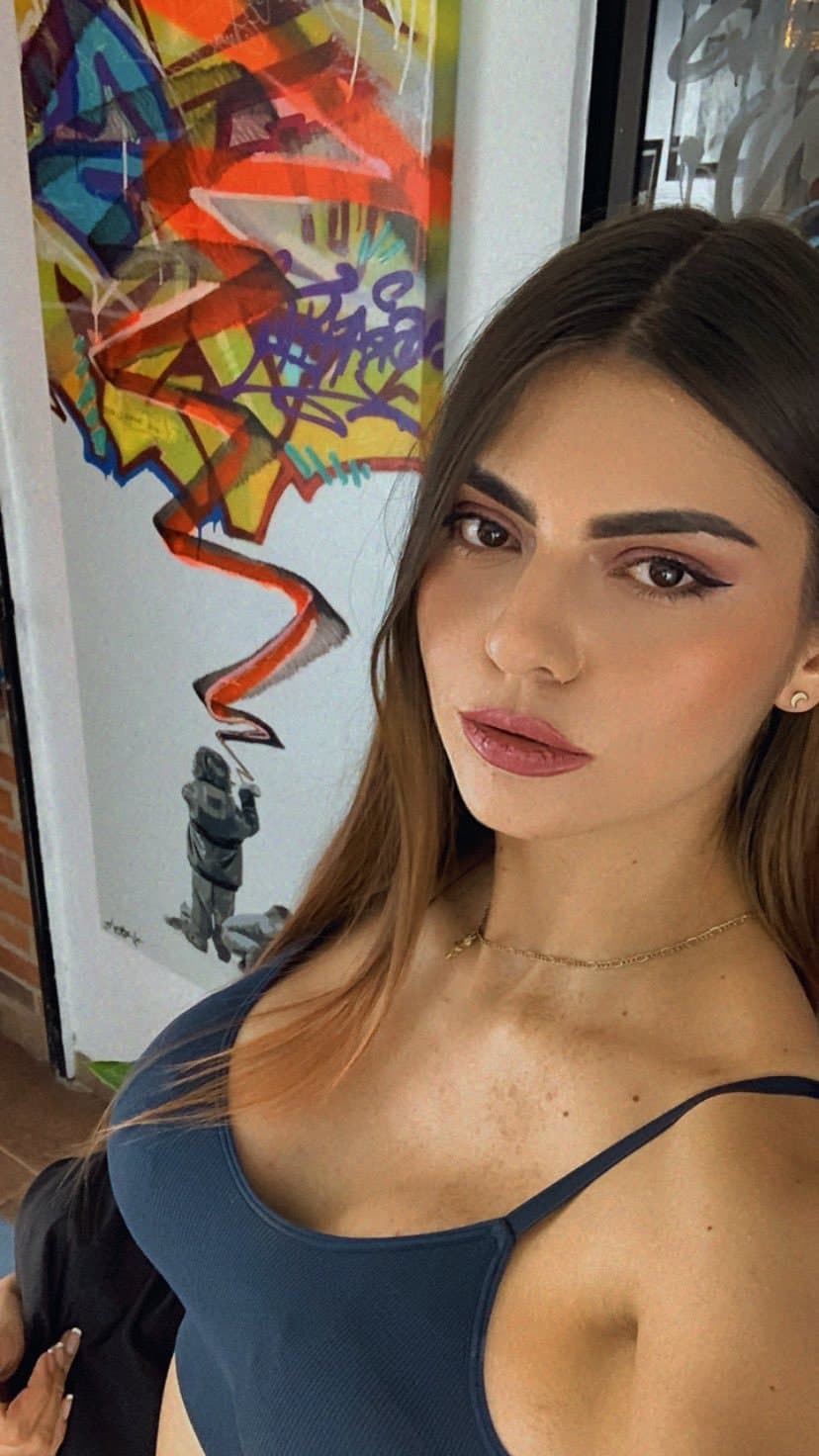 Supermodel goddess drinks sperm from 100 men