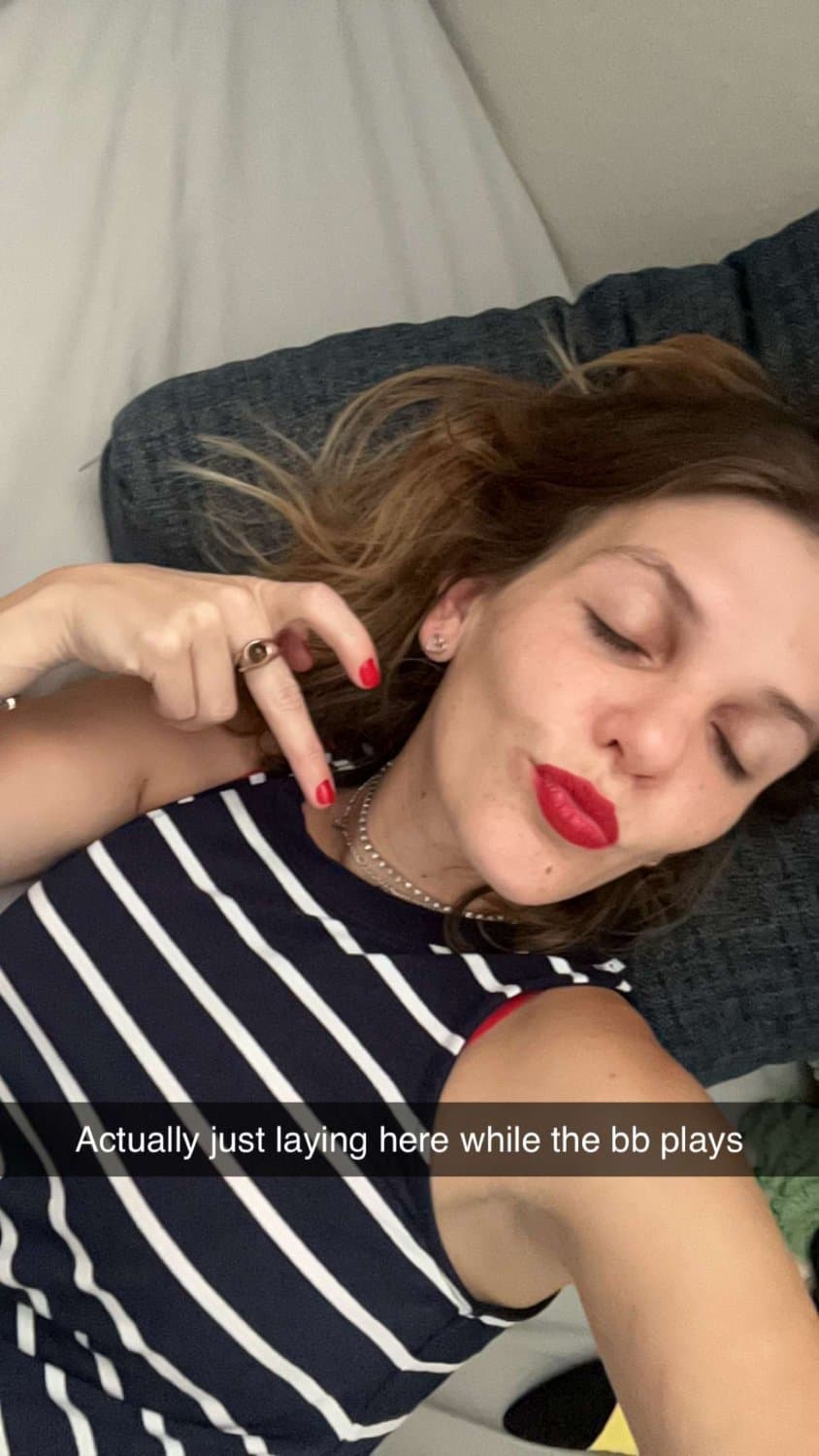 Young milf flashes pussy