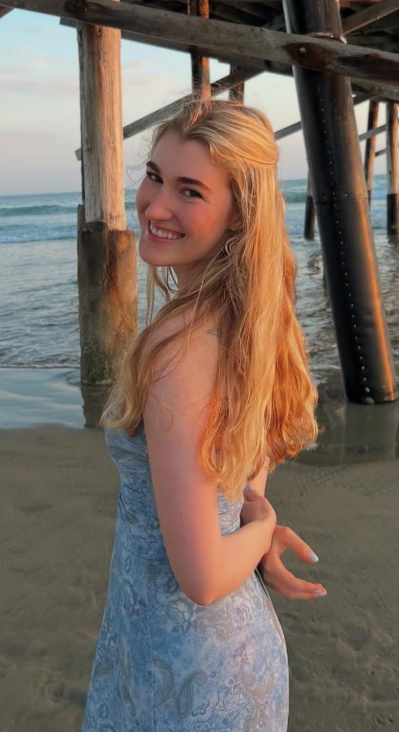 Blonde cutie in bikini needs a hard rough fuck ? dm me for more