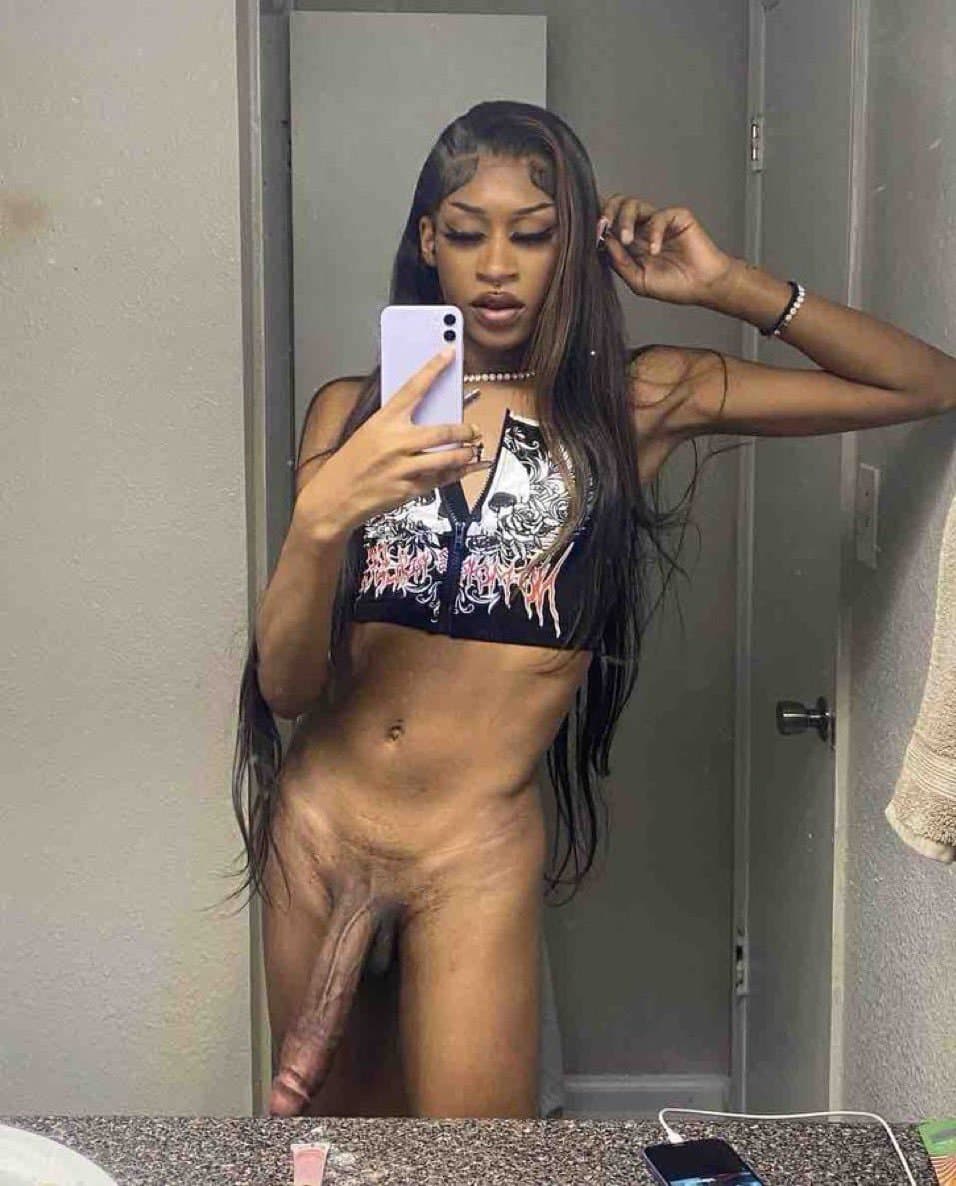 Lindas trans pauzuda de mini saia 02