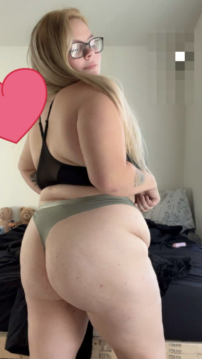 Lesbian Makeout In Bathroom