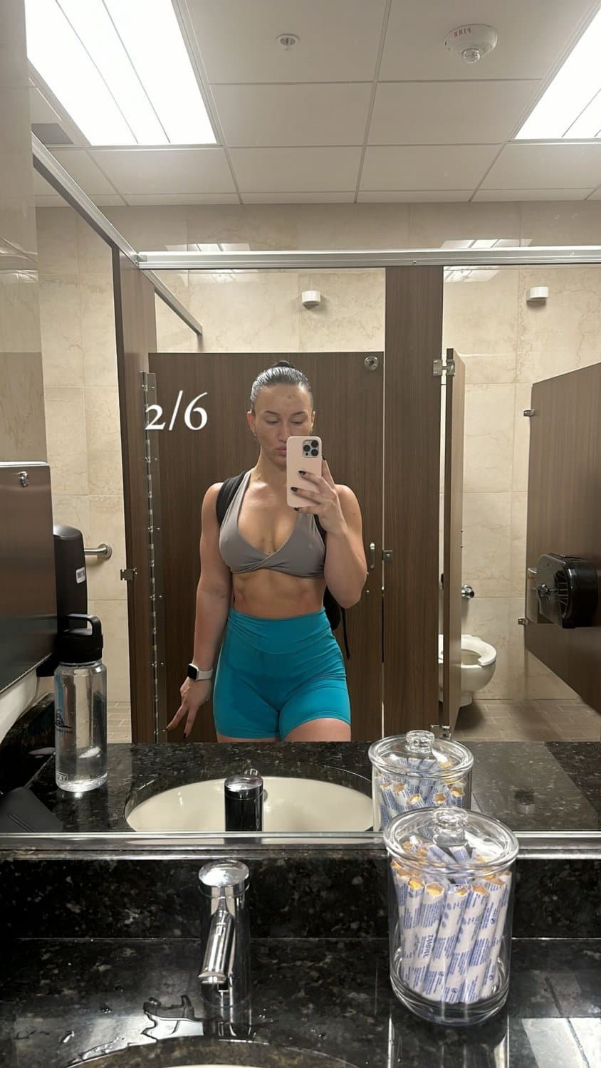 gym chick shows off thick legs and booty