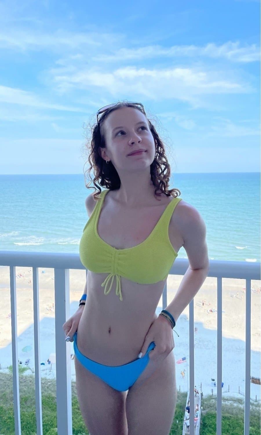 Sexy Teens in Bikinis