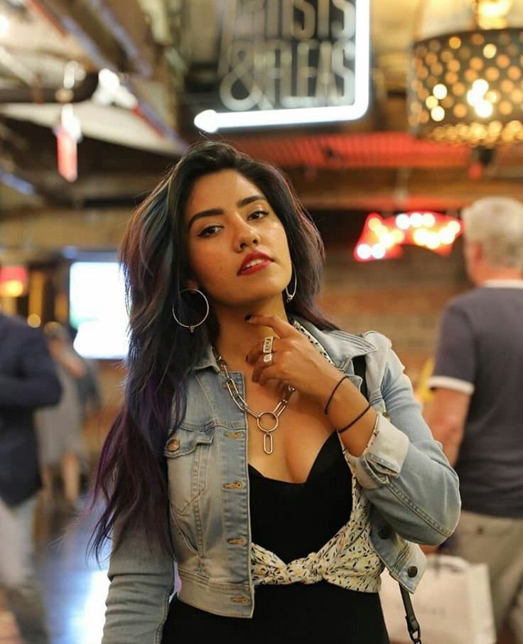 SON SUPER PUTAS Y QUIEREN PRIVACIDAD. PERO PRIMERO ANDAN CALENTANDO LAS MUY ZORRAS,SON DELICIOSAS.