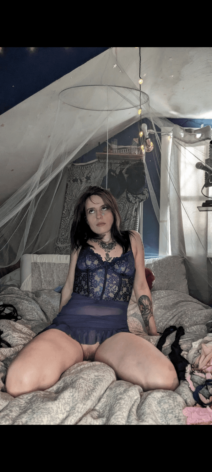 Natural slut Vera can finally unleash the slut inside all the way