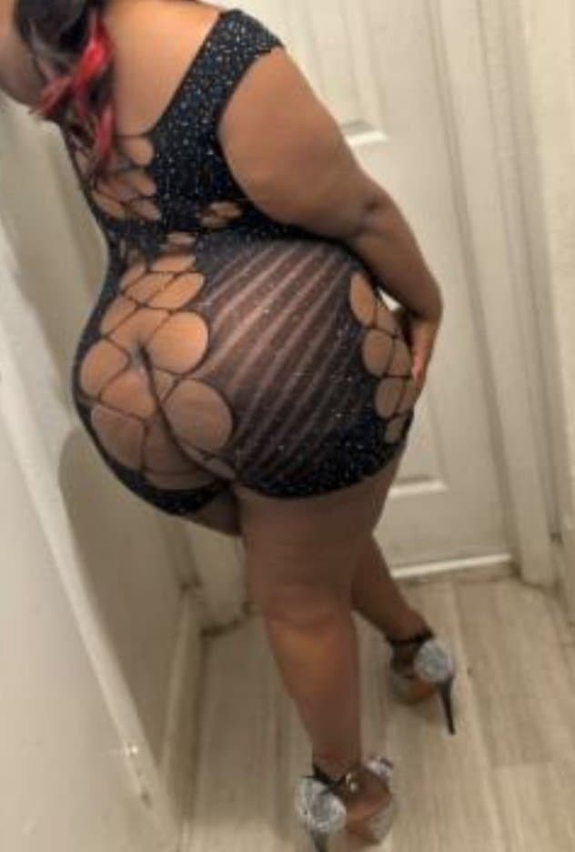 WET PUSSY ebony milf mom with a FAT ASS BOOTY up close