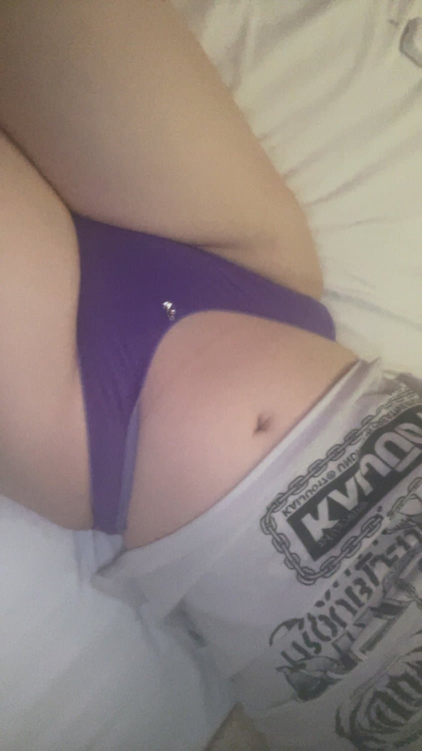 Sydney, 25, Faceless bitch lusts for giant cocks