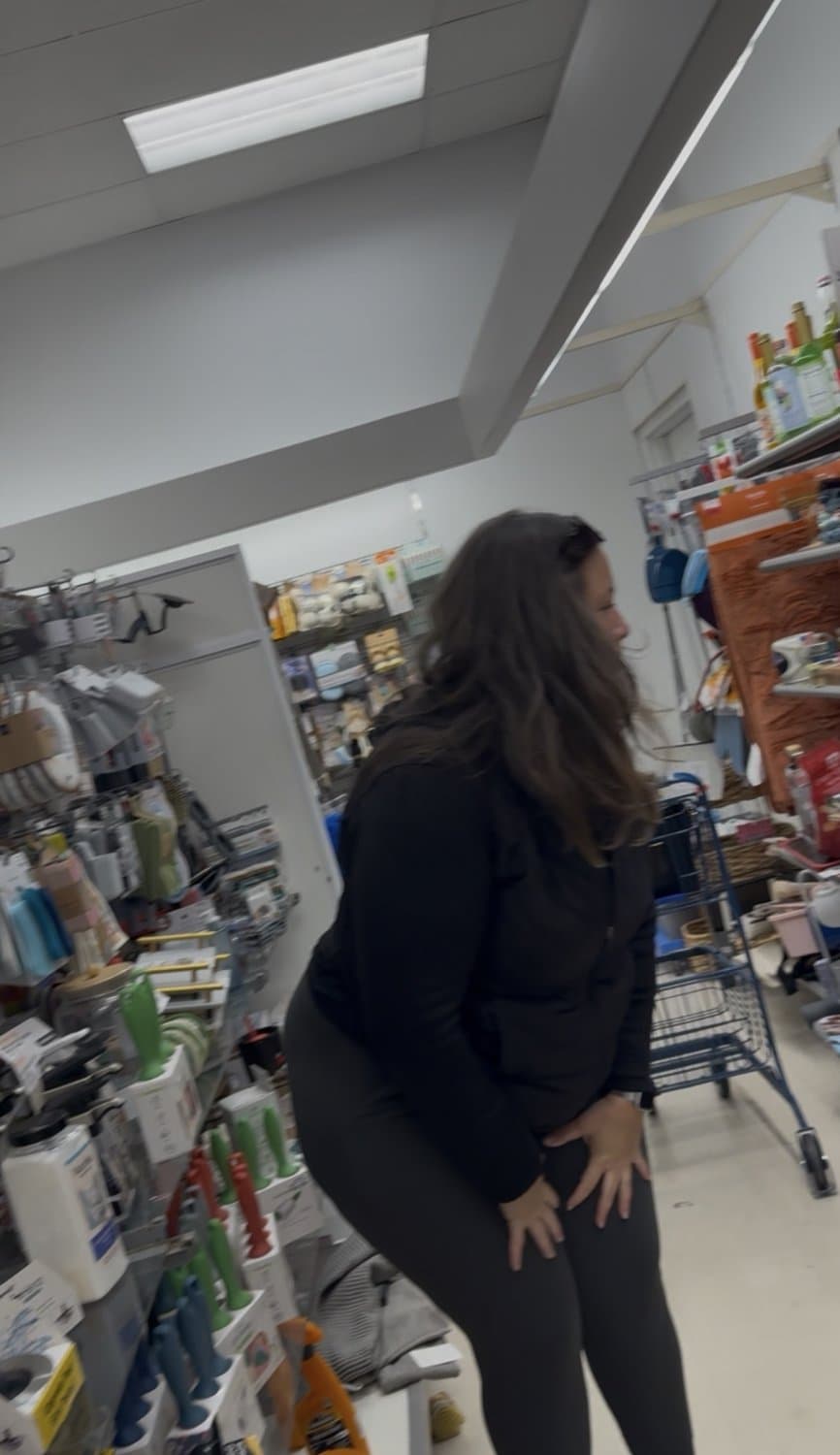 Thick ass pawg. I wanted to grab it so bad