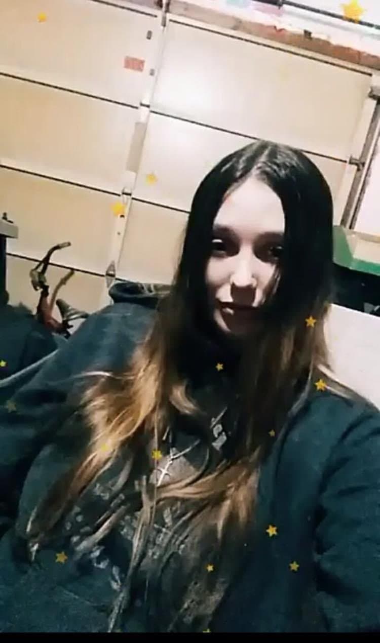 Click to view full size Ex knew I had the ice and said comeover. Had her tellin me how she luv this dick