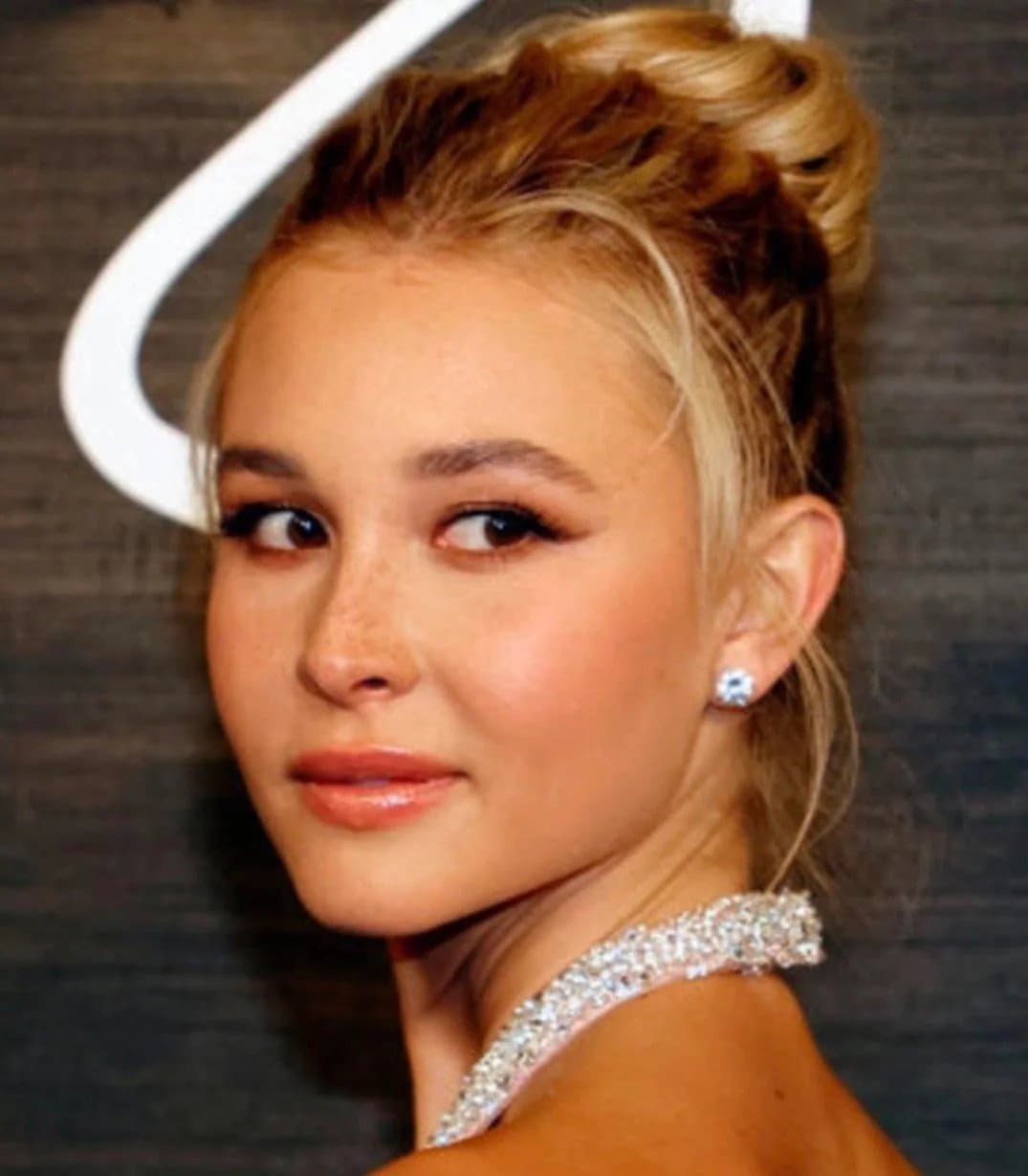 Petite blonde celeb Isabel May is a natural beauty.  Dark eyed perfect face made for jizz