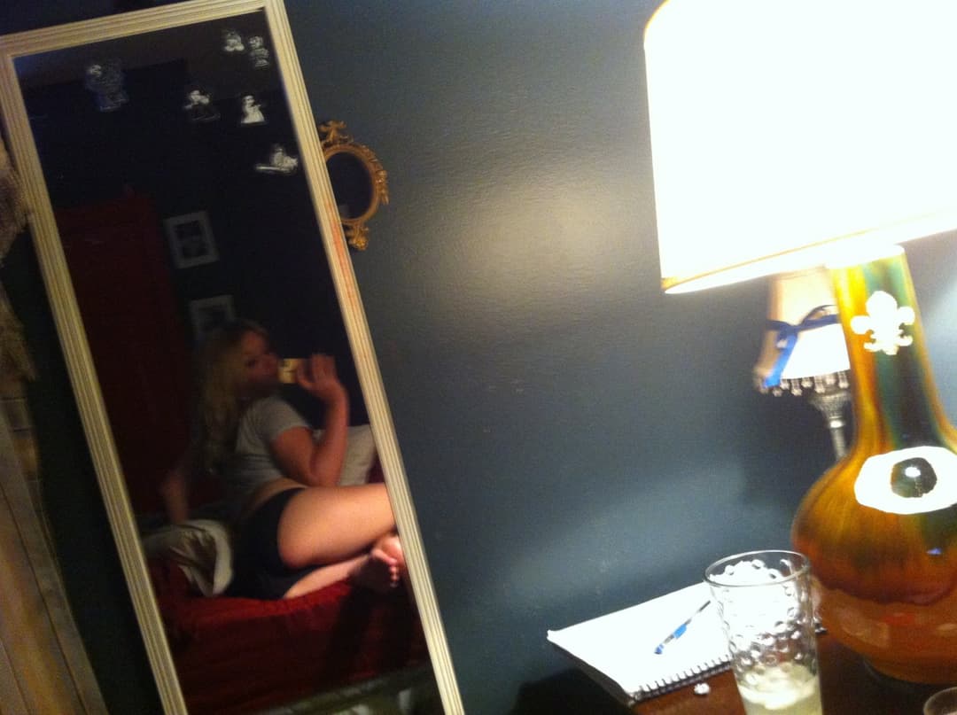 Lacie should’ve set a passcode on her old phone