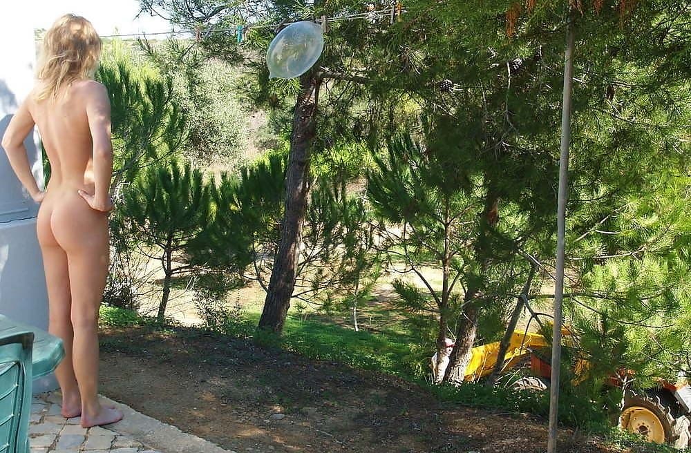 Photoshoot on nudism parc in France with Carolina