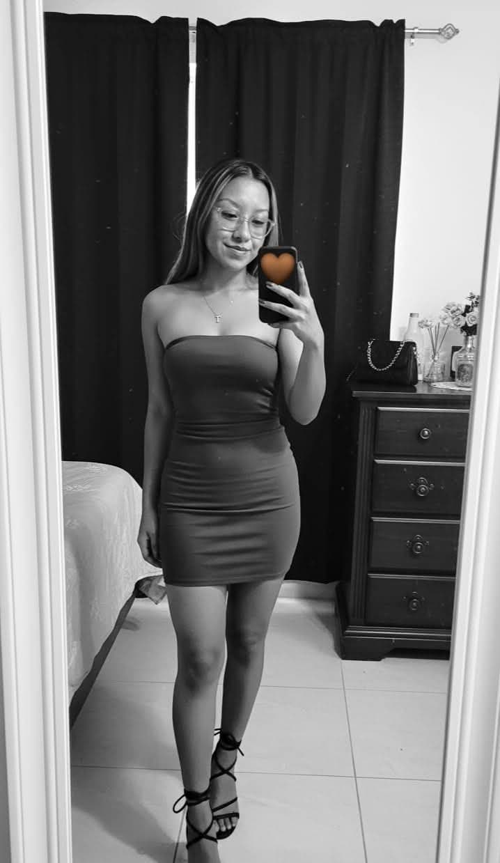 Flaquita morena de tres valles puta morena deseosa de verga