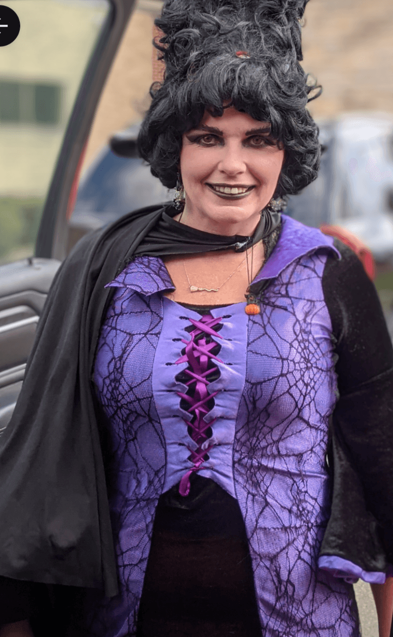 Halloween bee hive mom sucks a mean messy cock on her small cock husband