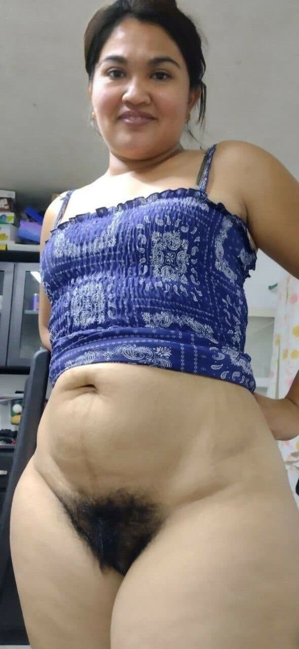 Small titties,  stretch marks and bush