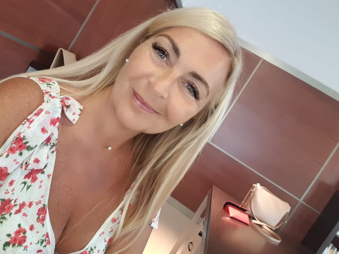 Ann Cath mature beauty