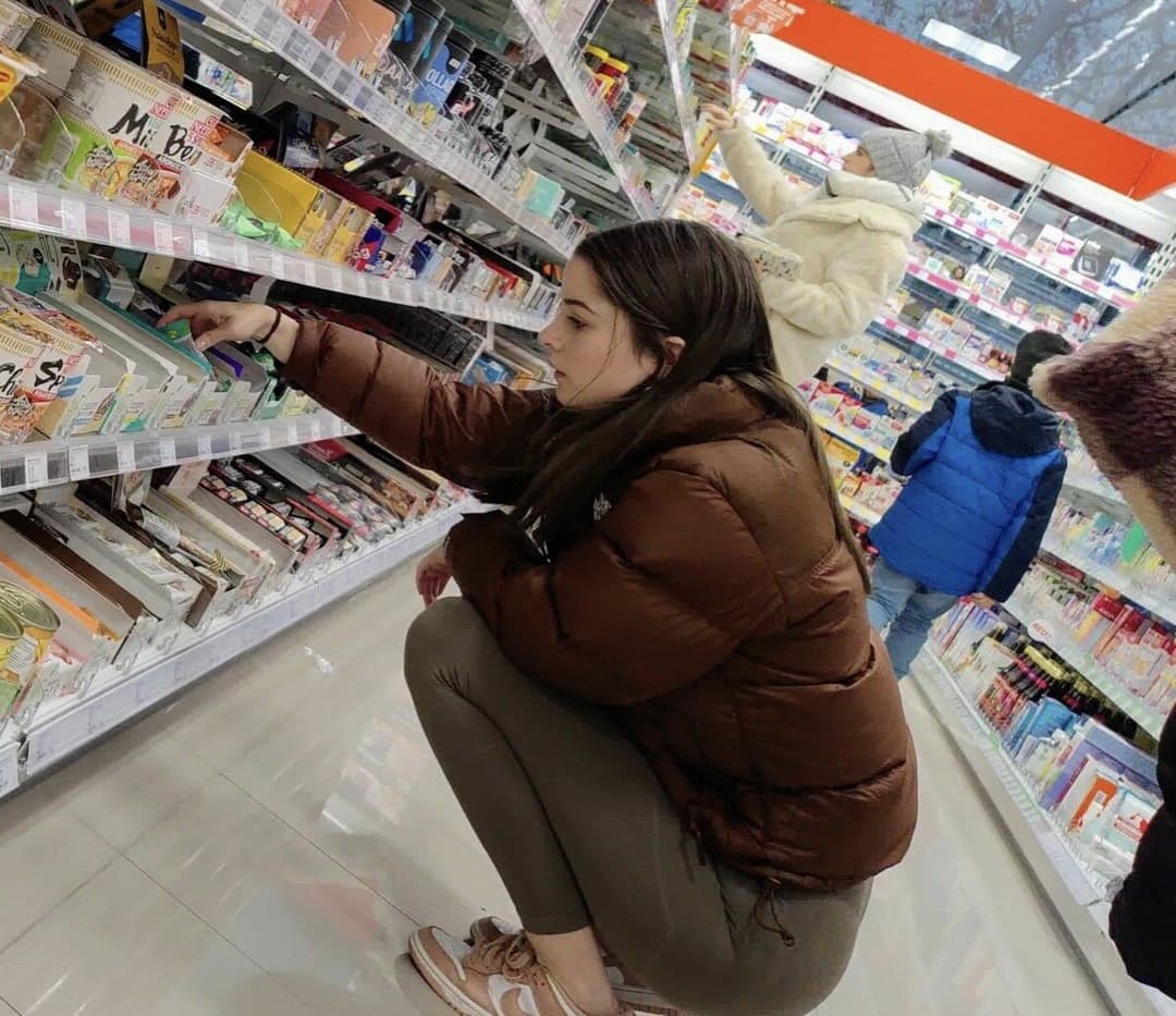 German girl deep booty scrunch leggings [not oc]