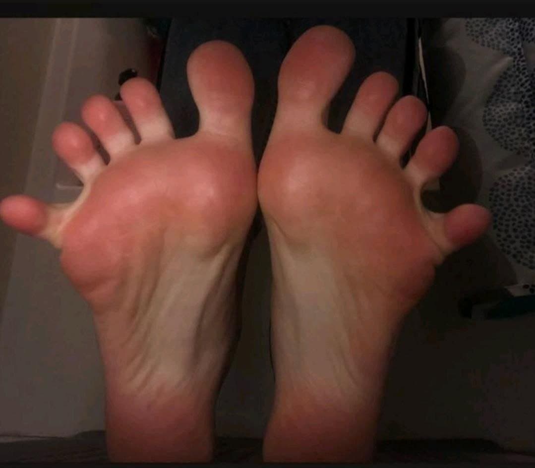 Jenn@ C@lderon Feet, Self Worship, Joi, and Footjob Sim