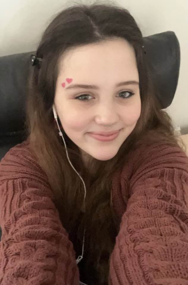 Avery 21 years old from Chicago