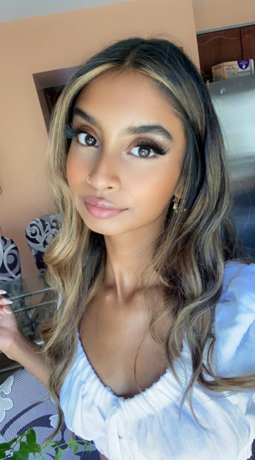 Guy wants to know if yall think his gf is sexy or not? Comment wht yall think and would do?