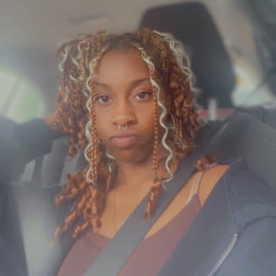 My fav type of woman, a thick Ebony!