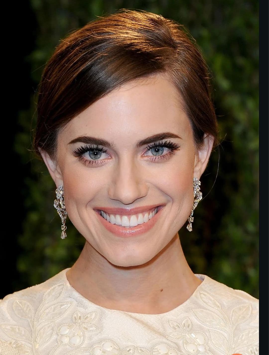 Blue eyed actress Allison Williams is a natural beauty. That pretty face is ready for your hot load