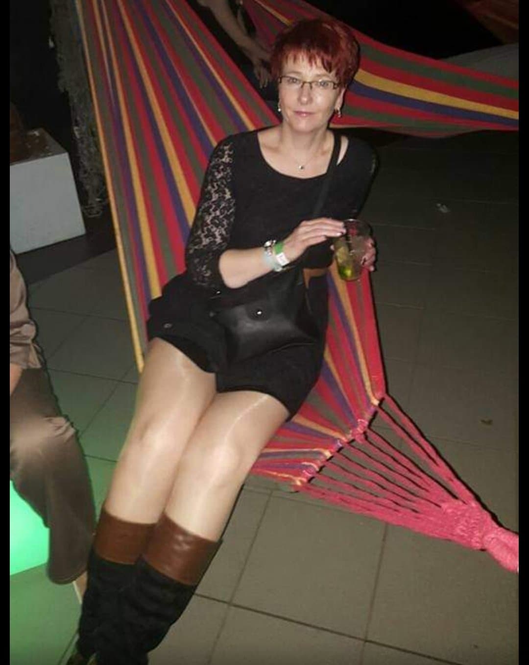 Meine Fotzenfrau und ihre Familie  als Abspritzhilfe