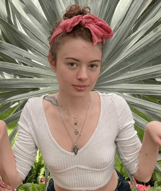 sexy petite redhead college teen nudes leaked pierced