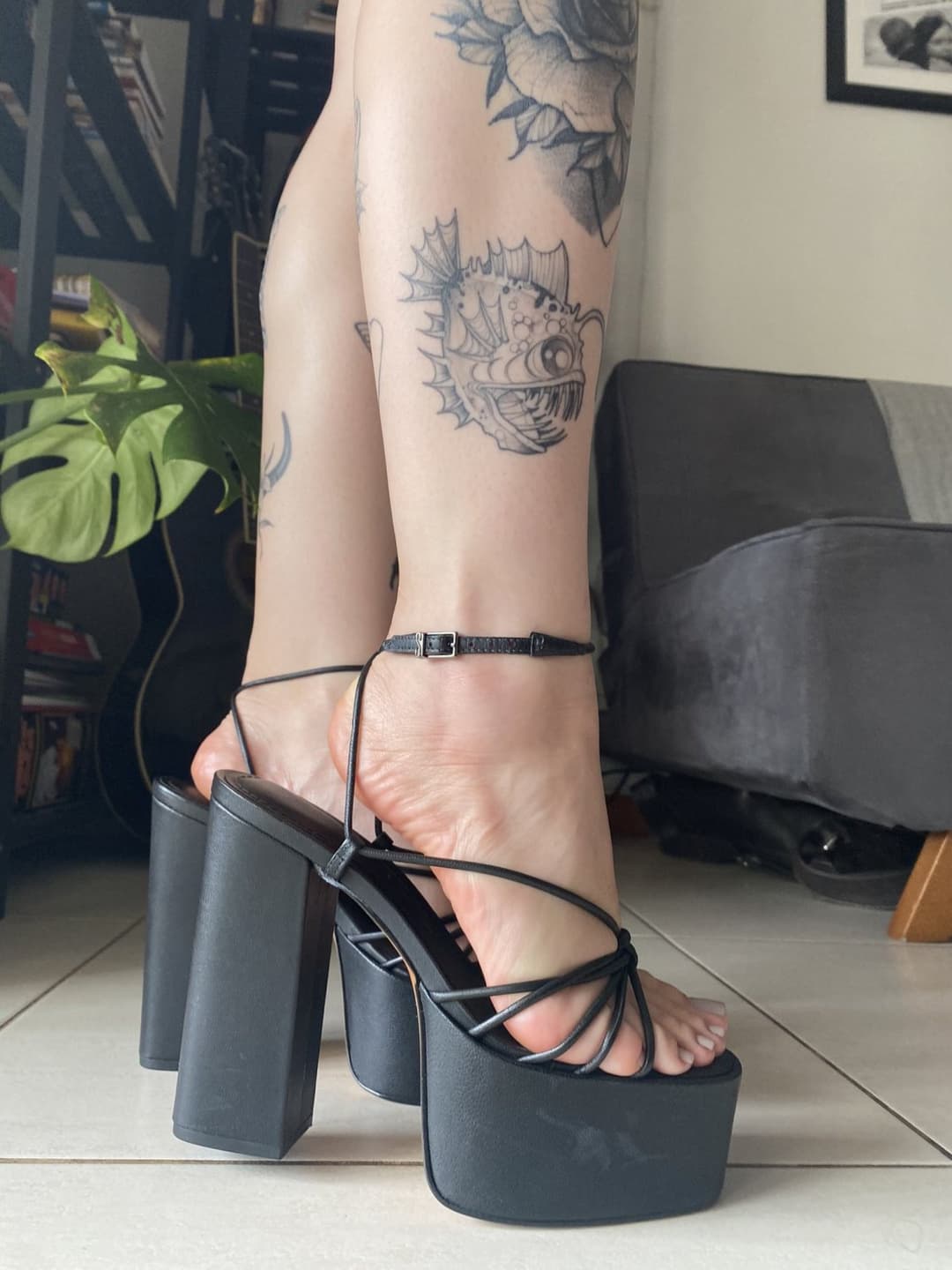 Click to view full size Mes Petits Pieds