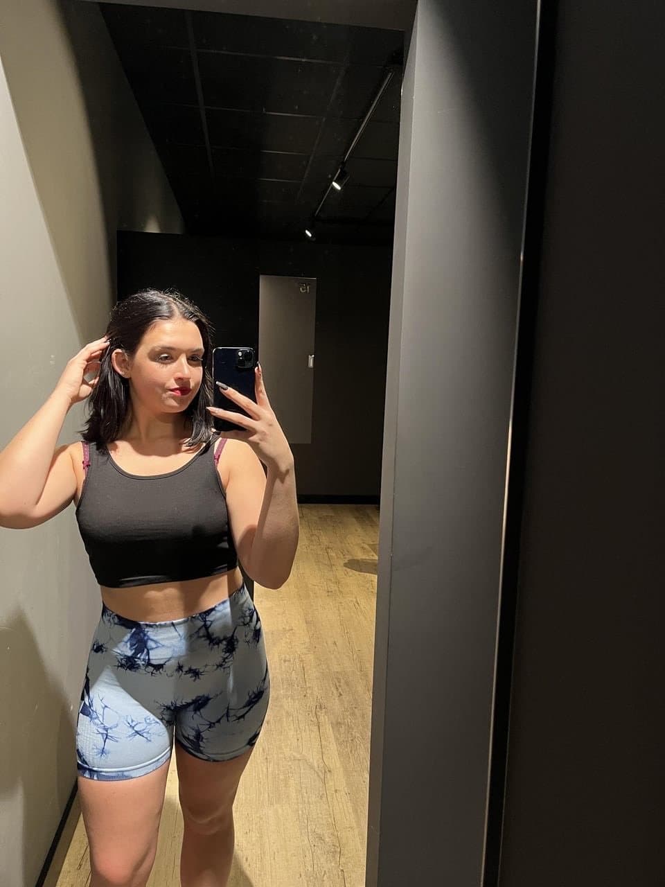 Thick PAWG Gym Slut Has A Great Big Ass