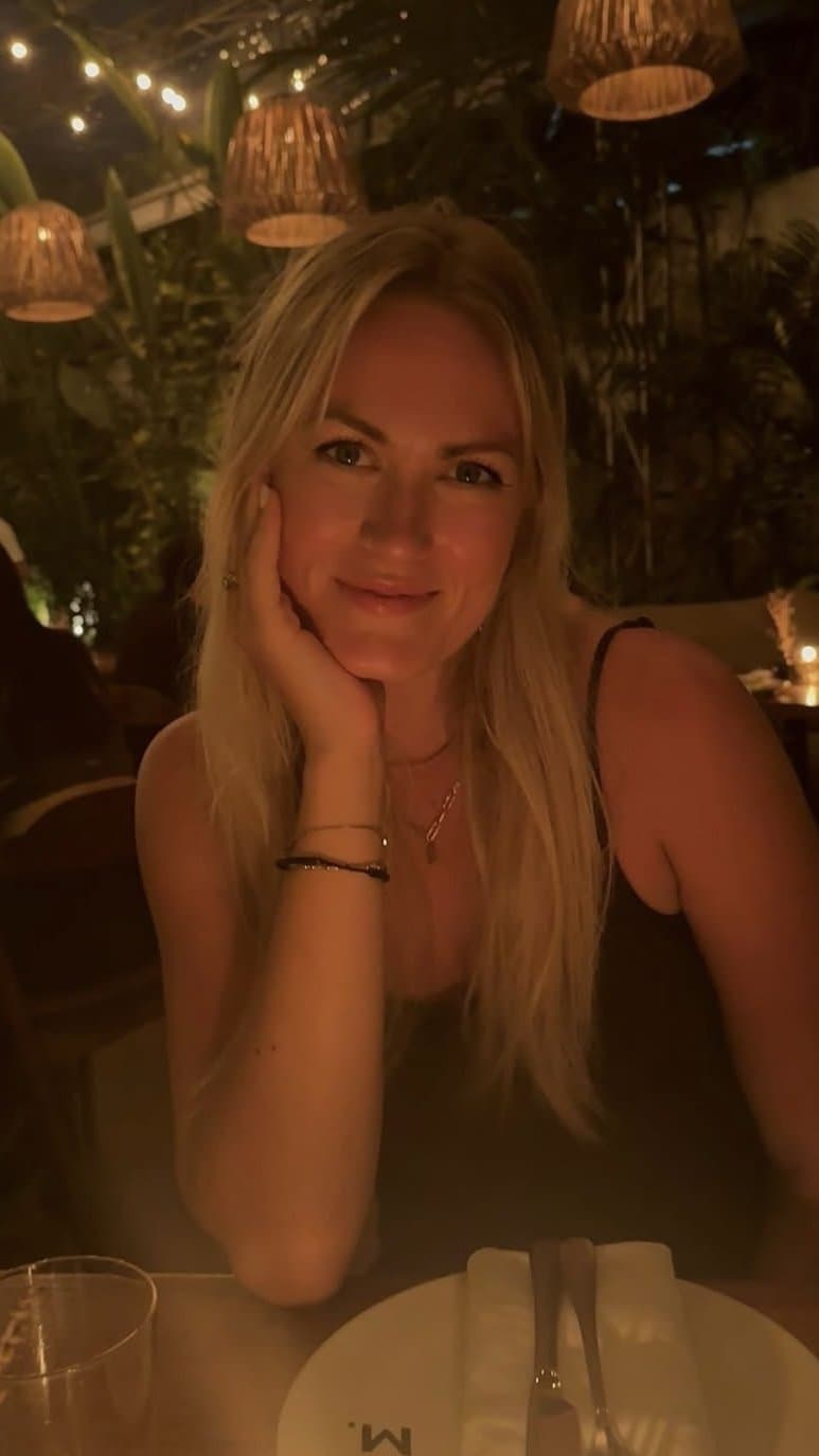 Young german slut earns money as escort / junge deutsche schlampe verdient ihr Geld als Escort