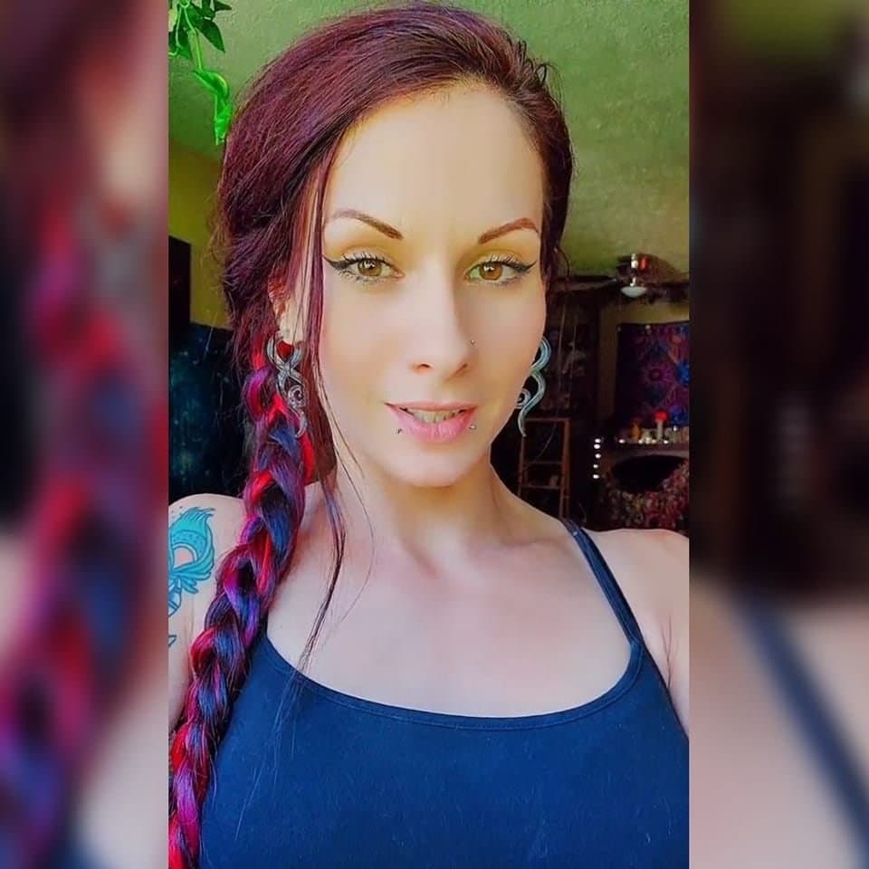 Jacqueline & Sarah get real down and dirty for the “brand that can’t be named” ?