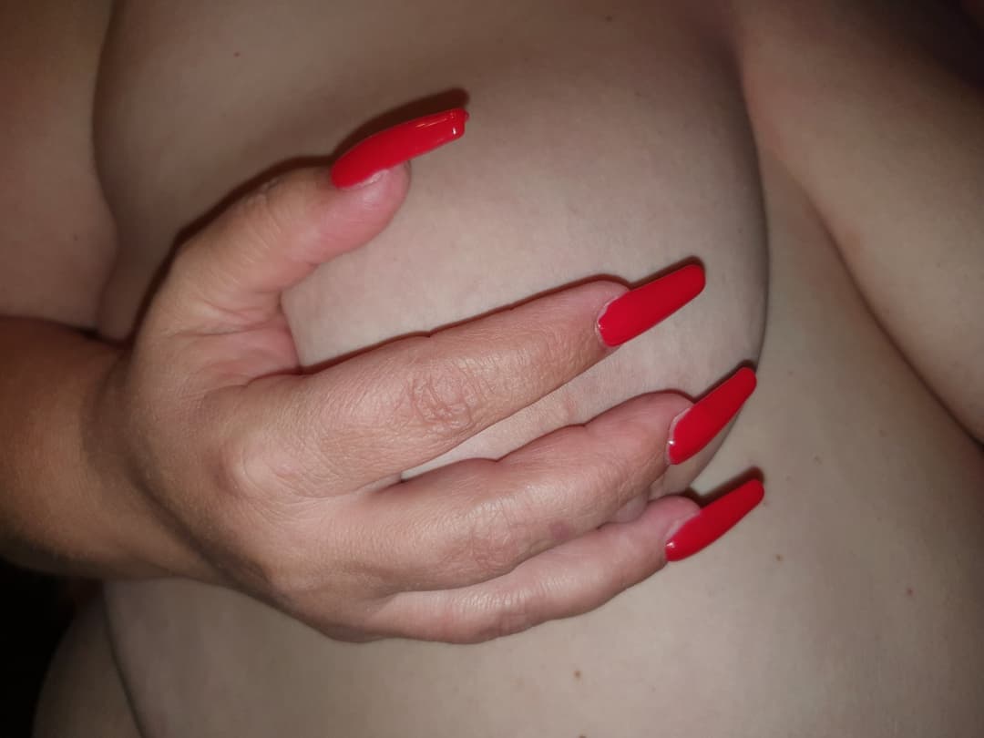Mega fat 175 KG german SSBBW with long red nails