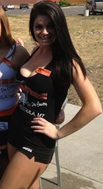 HOOTERS Waitresses