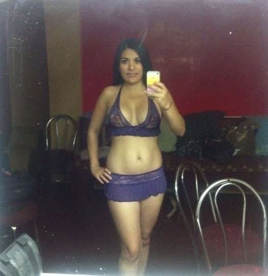 Click to view full size Edecan milf, hace tiempo la ví en un teibol, fotos encontradas en celular muy muy muy viejo