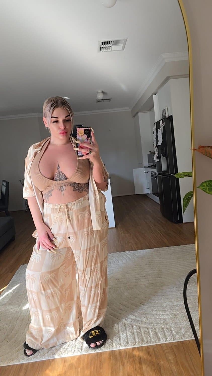 Sexy Blonde Aussie Slut Emily Collins Loves To Show Off Her Body