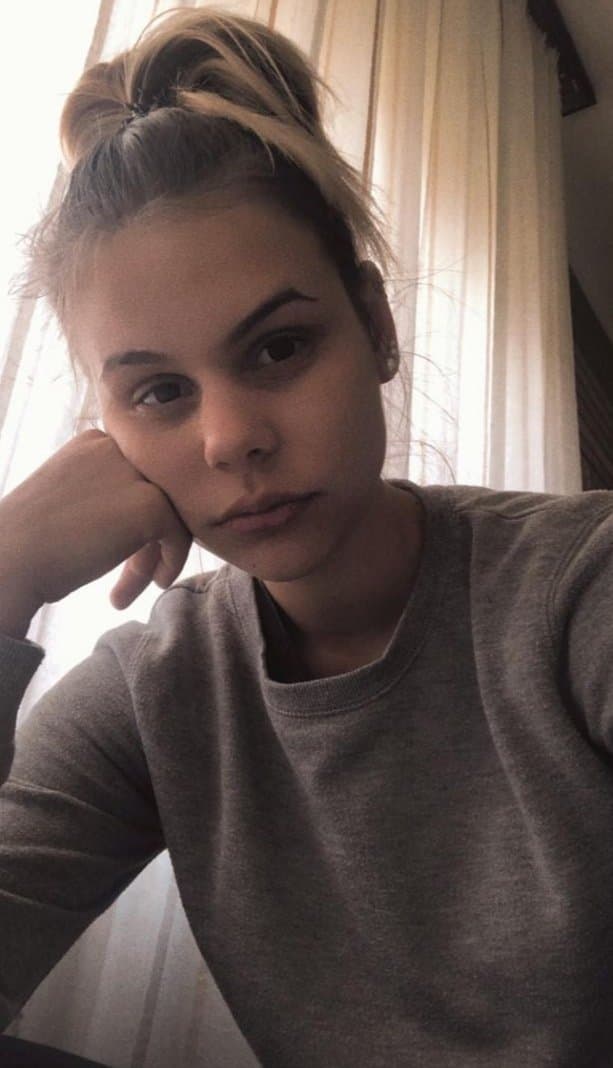 [Kik] shsjebbd buds ex got such a big ass I wanna pound her hard or watch her take it and jerk off