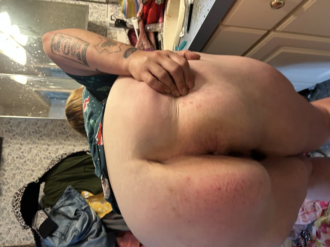 Kyla Shows Off Her Shaved Twat