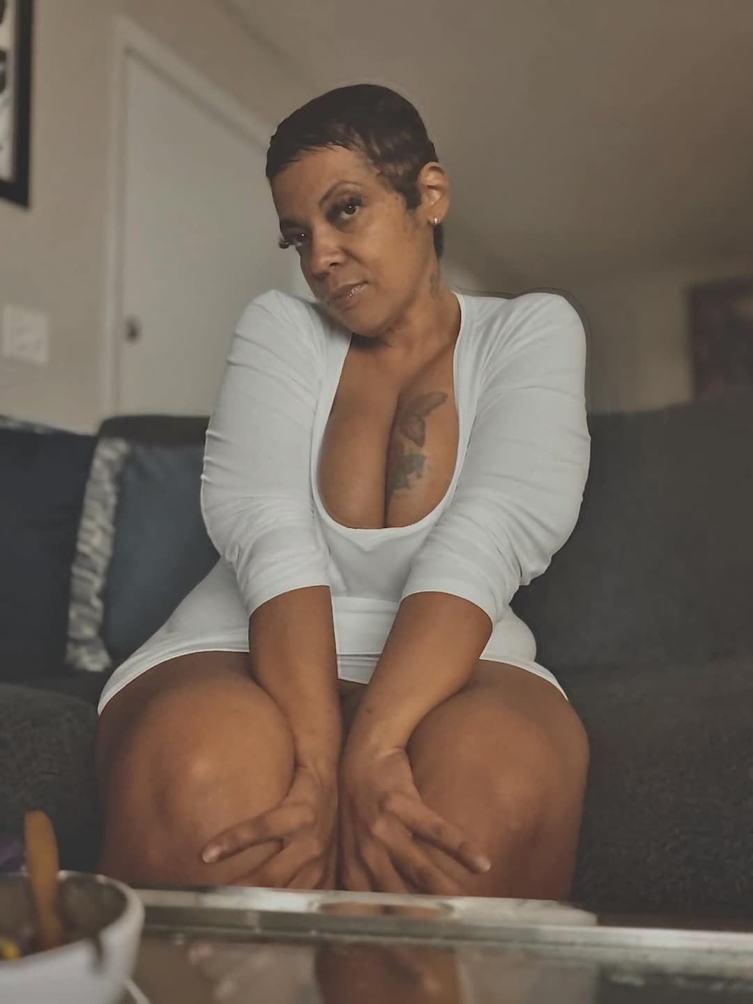 Click to view full size Redbone ebony auntie that got the if We go to the hotel we FUCKIN video & I would not pull out 134