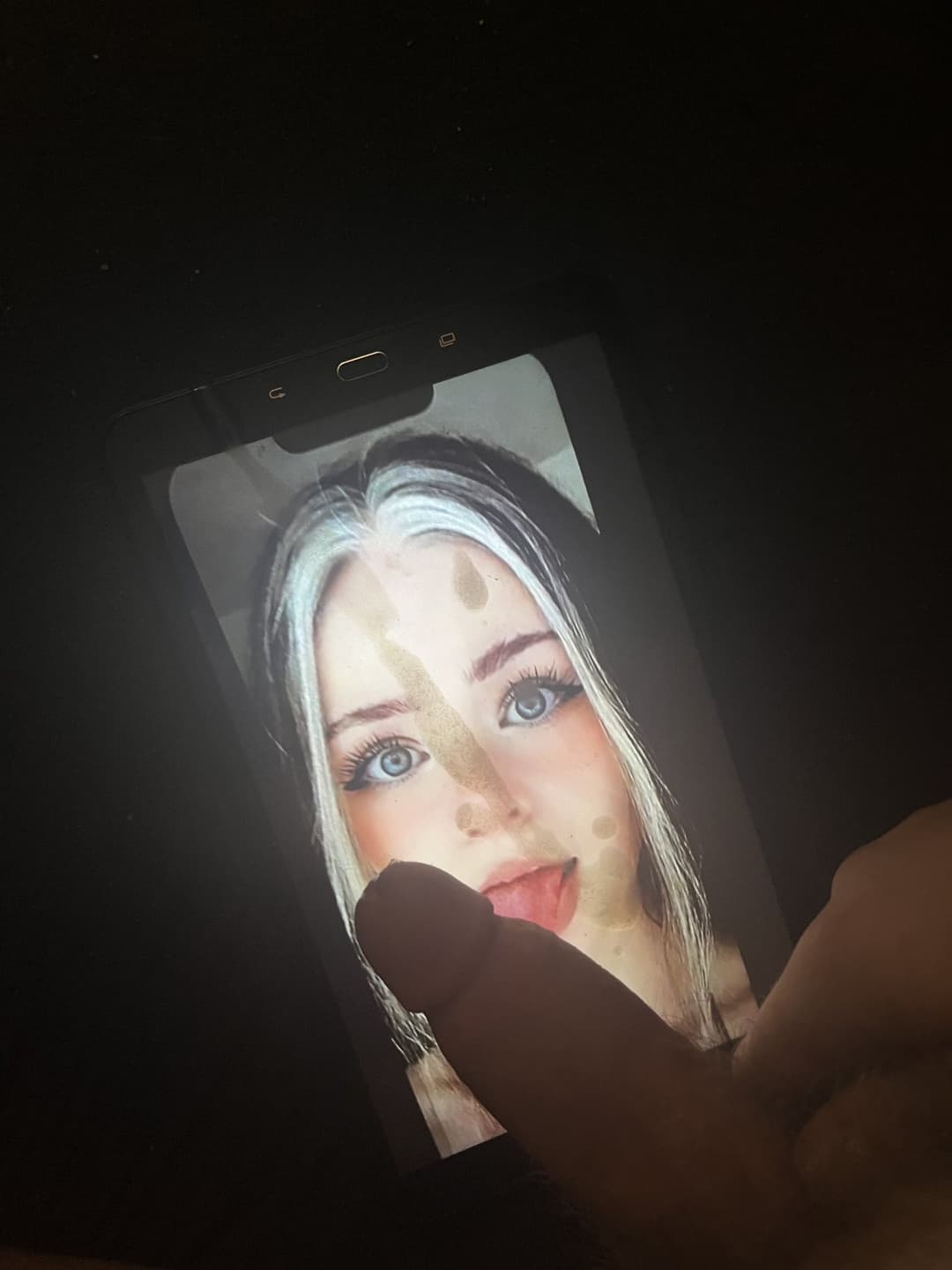 Nadine Breaty ( Gerne dm nehme anfragen an !) repostet gerne damit es jeder sieht.