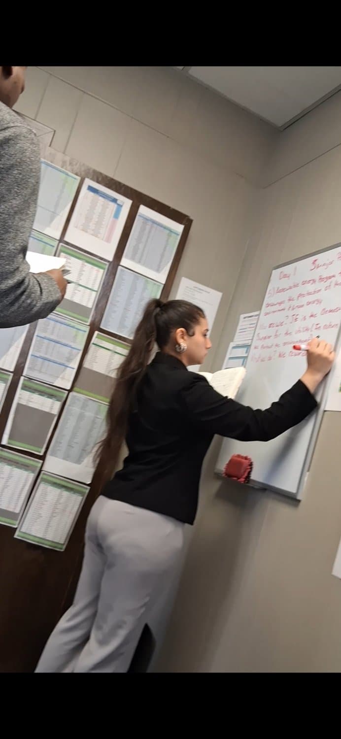 Who wants to fuck my secretary