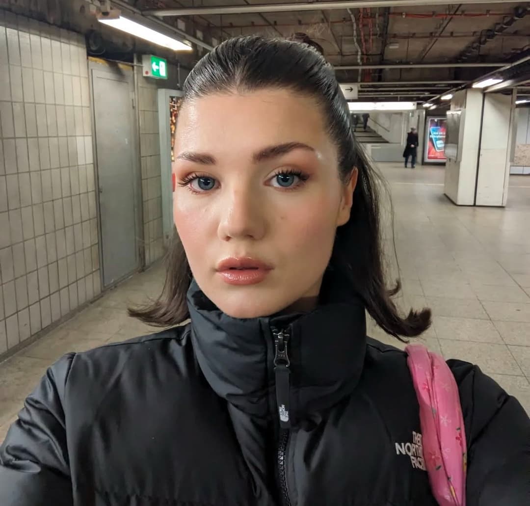 I would without a doubt impregnate every single of Charlottes holes as soon as I got the chance….