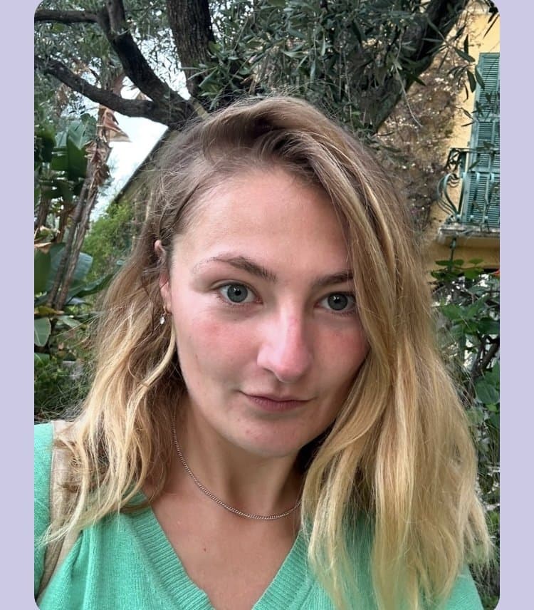 Sir made me share my gf Phoebe. Kik 5577bigass and humiliate me. Share her to see more.