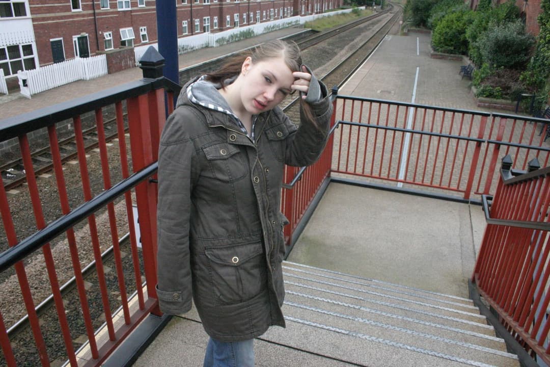 Amature in UK (001a): Baroness from Newcastle are naked outside