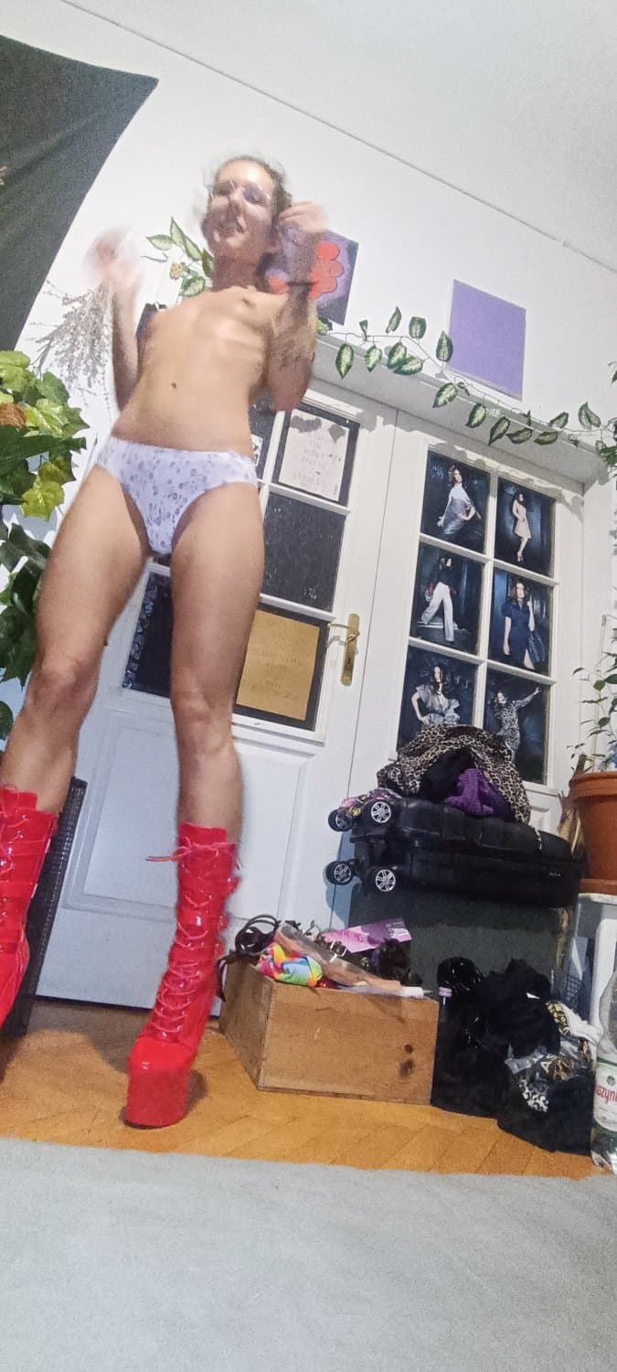 Click to view full size flat chest polish slut 28yrs